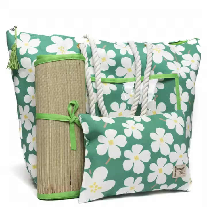 CONJUNTO DE PLAYA VERDE PLASTIFICADO | BOLSO FLORES + ESTERILLA + COJÍN + NECESER | PACK COMPLETO VERANO - 1