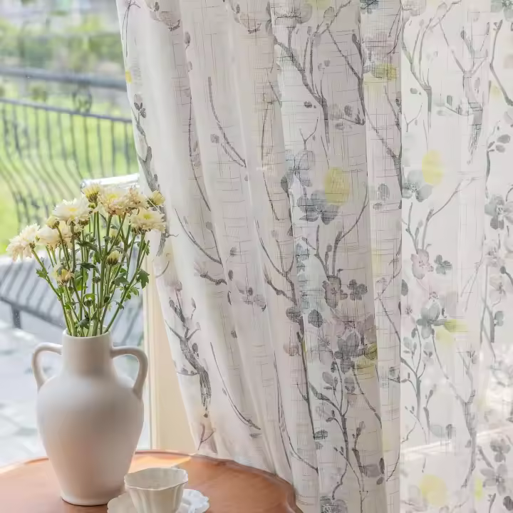 Cortinas semitransparentes con estampado floral amarillo, de lino texturizado, para sala de estar, 2 paneles, 84 pulgadas de largo, con bolsillo para varilla, estampado de hojas negras y grises. - 1