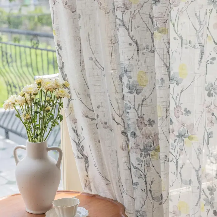 Cortinas semitransparentes con estampado floral amarillo, de lino texturizado, para sala de estar, 2 paneles, 84 pulgadas de largo, con bolsillo para varilla, estampado de hojas negras y grises. - 1