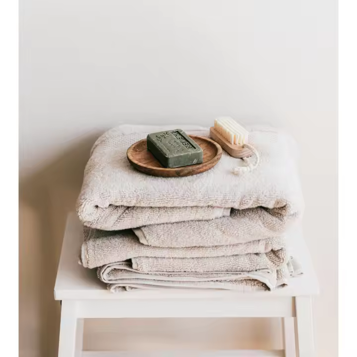 Juego de Toallas de Lujo con Puntilla de Crochet Beige - 100% Algodón Portugués, 500 g/m² - Set de 3 Toallas Absorbentes y Elegantes para Decorar tu Baño - Marca: Mommata - 1