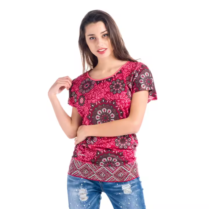 Koroshi - Top estampado oversize con cuello redondo y manga corta para mujer, 100% viscosa fluida con estampado étnico mandala y aplicaciones tipo cristal en delantero - 1