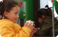 SaveFamily Print Camara de fotos infantil instantanea Digital Videos Musica Zoom Flash Marcos divertidos Impresion + 400 Fotos Papel libre de BPA Incluye 2 Save family Rollos de Papel de impresion BLANCA - details 1