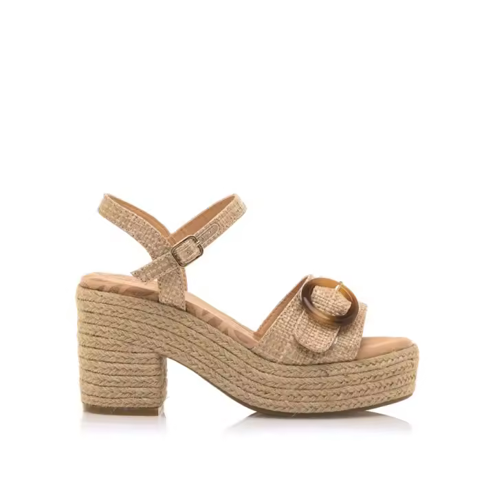 Sandalias Mustang modelo 59607 en color Beig - 1