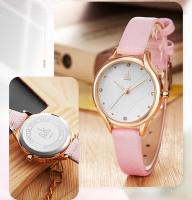 Reloj De Pulsera De Cuero Shengke Para Mujeres Moda Reloj De Bolsillo a Cuadros Resistente Al Agua Y Al Shock Blanco - details 6