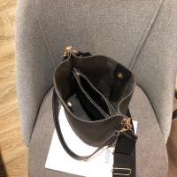Bolso de Diseño de lujo para Mujer, Bandolera de cuero PU de gran capacidad, novedad de 2021 - details 1