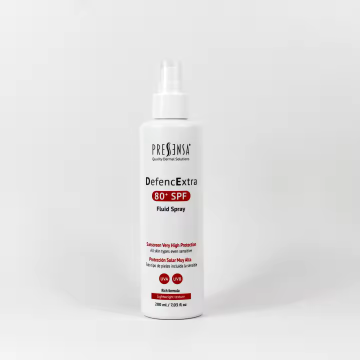 Pressensa - Protector Solar en Spray SPF 80 – Alta Protección UVA/UVB, Textura Ligera y Rápida Absorción, con Aloe Vera y Manzanilla, 200ml – Protección Solar Facial y Corporal para Todo Tipo de Piel, Ideal para Uso Diario y Exposición Solar Prolongada - 1