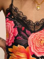Camiseta Lencera Chloe Aire Retro. La camiseta Lencera Chloe de Aire Retro es una prenda con un estilo único y mucha personalidad. Con tirantes regulables, detalle de encaje en el pecho y estampado total print. - details 0