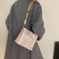 Bolso Bandolera De Cuero PU Vintage Para Mujer Lujo Diseñador Negro Bolso De Hombro Con Cadena Estilo Elegante Y Versátil - details 5