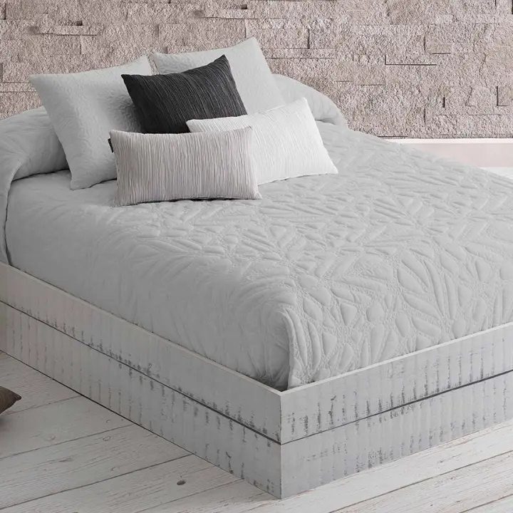 Manterol Outlet - Colcha bouti petalos blanca y gris con fundas de cojín. Cubrecama con tejido fino, extra suave y ligero. - 1