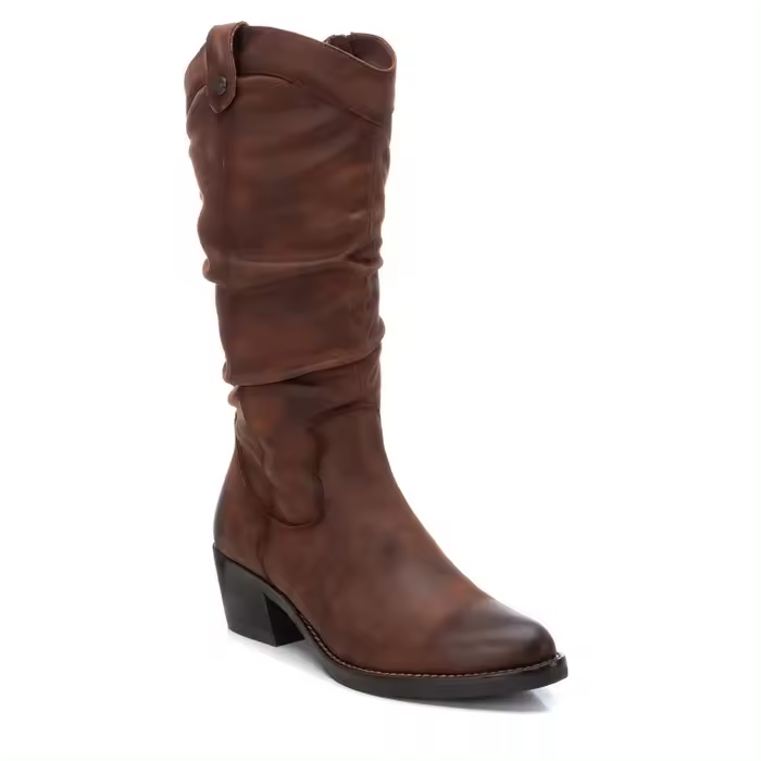 Refresh 170238 Bota cowboy de mujer fabricada en material que imita la piel color camel con pliegues, tacón ancho de 5 centímetros, suela antideslizante, cierre mediante cremallera. - 1