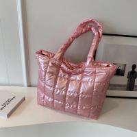 Bolso De Hombro Para Mujer De Invierno De Alta Calidad Tamaño Grande Con Plumas Abrazadera De Moda Bolsa De Brazo Desechable Satchel De Poliéster Con Cierre De Cremallera - details 4