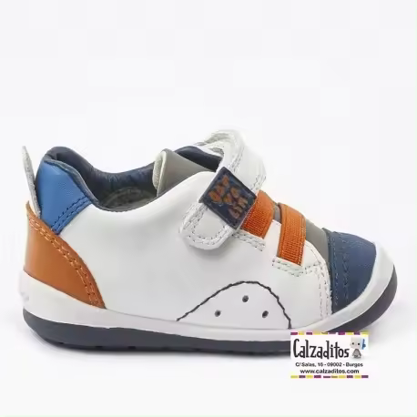 Zapatos para niño en estilo casual en piel blanca, de Garvalín - 1