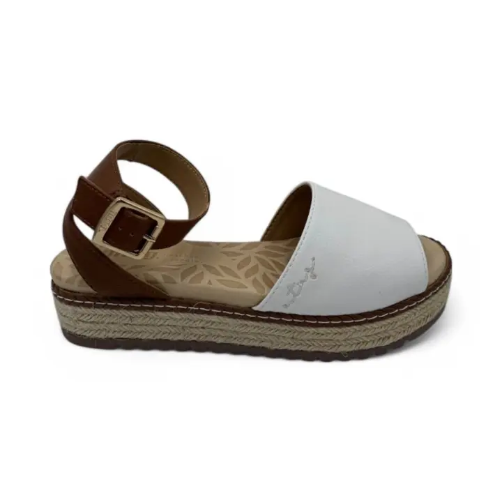 Sandalias marca Mustang para mujer en color blanco - 1