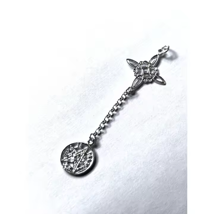 colgante de plata de ley amuleto doble protección nudo de bruja y tetragrámaton -40ycuatrojoyeria - 1