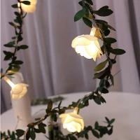 Luz De Rosas Blancas Con Hojas Verdes Y Vine De 10 LEDs 1.5M Luces Decorativas Para Jardín Y Casa Operadas Por Batería - details 0