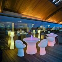 Newgarden - CAPRI Mesa de Centro de 75 cm Redonda con Luz LED RGB y Carga Solar o Batería y Muy Resistente para Exterior e Interior. Incluye Mando a Distancia. Hecha de Polietileno en España - details 0