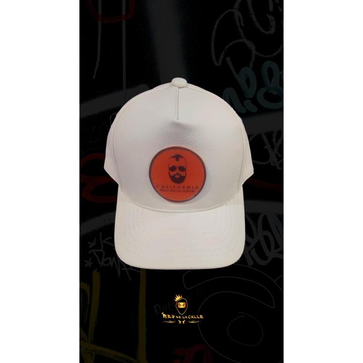 Gorra California "White Leather Special Edition" – Exclusividad en Blanco Puro