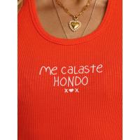 Camiseta de tirantes "me calaste" fuego de Aire Retro.Camiseta entalladita de canalé con bordado central "Me Calaste Hondo" color rojo anaranjado Con un algodón súper gustoso que se ajusta al cuerpo pero sin marcar demasiado! - details 3