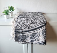 Toalla de playa, Pareo, XXL, Cubre Sofá, Cubre Cama, 100% Algodón, 210 x 240 cm, suave, Estampado Elefantes, Color Negro y Blanco, Kiglam - details 1