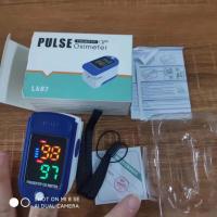 Oxímetros, pulsioximetros de dedo, utilizados para la saturación de oxígeno en sangre y monitores de pulso, que proporcionan lecturas rápidas y precisas de Spo2 para adultos. - details 2
