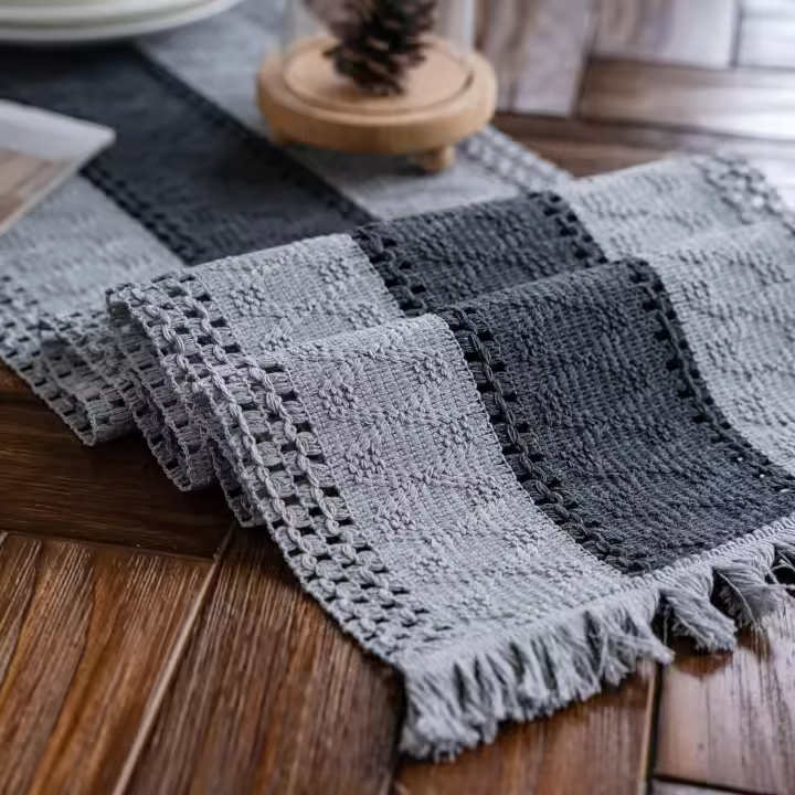 Camino de mesa de macramé tejido rústico, camino de mesa de algodón y lino, estilo bohemio, con borlas para mesa de comedor (gris, 30 x 180 cm) - 1
