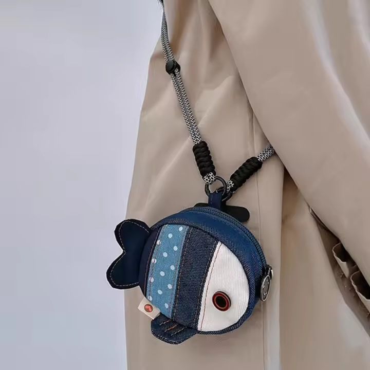 Mini Monedero Unisex Estilo Cowgirl Con Diseño De Pescado Y Estuche Para Auriculares Monedero De Denim Con Diseño De Patchwork Versátil Y Moda - 1