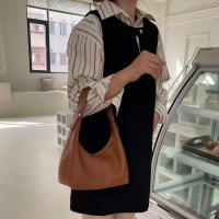 Bolso De Hombro Para Mujer 2024 Estilo Retro De Moda Cuero PU Vegano Chic Small Tote Bolso De Mano Diseño De Lujo Bolsos Para Dama - details 5