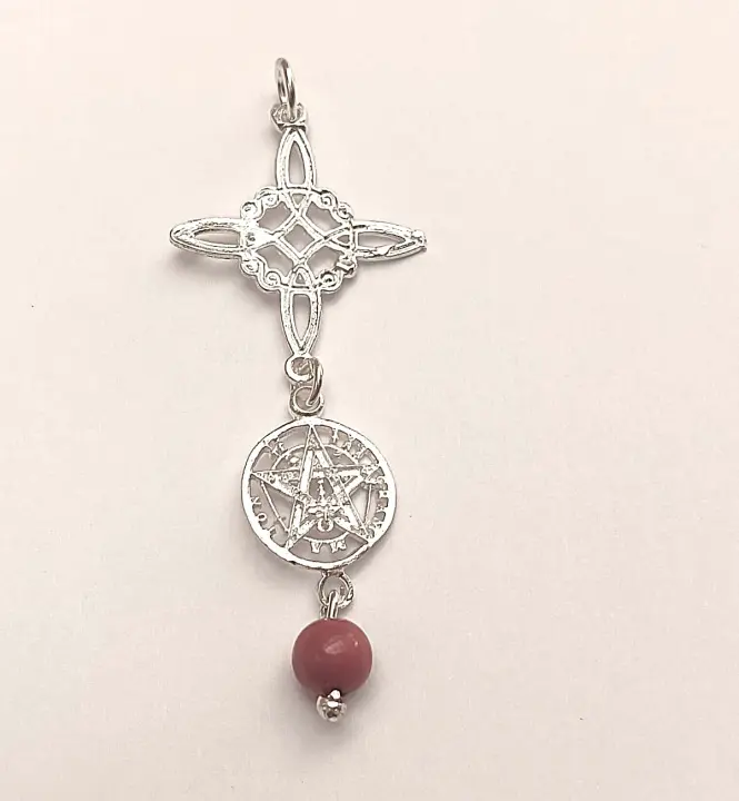 colgante doble protección nudo de bruja y tetragrámaton con bolita de coral fabricado en plata de ley-40ycuatrojoyeria - 1