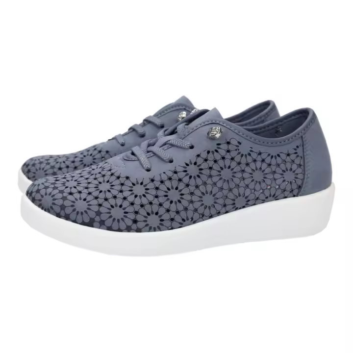 Deportivos marca DOCTOR CUTILLAS para mujer en color pacífico. Deportivas ligeras para mujer, azul pacifico, zapatillas cómodas para mujer, con cordones y piso de goma, hechas en España - 1