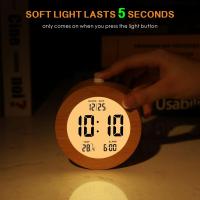 Reloj despertador digital de Madera para dormitorios, Reloj despertador de Madera de 4 pulgadas con Pilas con función de Repetición y Luz Nocturna, Reloj de escritorio electrónico LCD - details 0