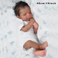 Muñeca De Bebé Reborn De 48cm Con Vinilo Suave Y Cuerpo De Tela Dormida Niño Regalo De Cumpleaños Para Niños Con Piel Negra - details 1