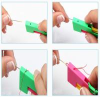 2 piezas de enhebrador de agujas, agujas de coser a mano de plástico, herramienta de enhebrado de bricolaje, enhebradores de agujas para coser a mano (color aleatorio) - details 1