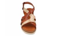 Sandalias Mujer de Piel con Cuña Confort y Detalle de Textura | Digo Digo 32211 Disfruta del verano con el equilibrio perfecto entre estilo moderno y bienestar absoluto. Estas sandalias de la firma española Digo Digo han sido diseñadas para la mujer que - details 2
