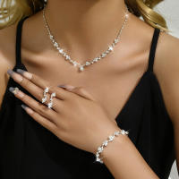 Juego De Joyas Para Mujer Con Collar De Flores Pendientes Y Pulsera Accesorios Para Bodas Y Fiestas Clásicos De Metal - details 0