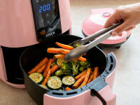 Freidora Jocca de aire caliente digital de la línea Sweet en color rosa con 3.8L de capacidad,1450W de potencia, pantalla táctil LCD, 8 programas preestablecidos, temporizador hasta 60 minutos, control de temperatura entre 80ºC y 200ºC - details 0