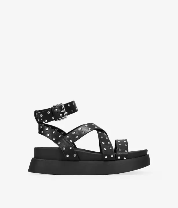 Bosanova Sandalias estilo 'grunge' con tres tiras anchas con detalle de pequeñas tachas plateadas y suela de plataforma con bio. Cierre de pulsera con hebilla. - 1