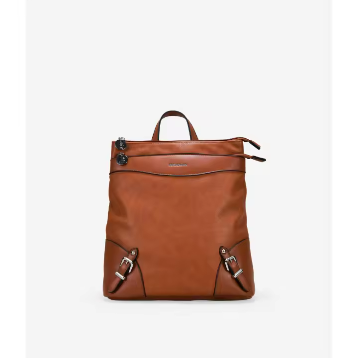 Bosanova Mochila de mujer color negro con hebillas en las cantoneras, dos cremalleras frontales y una trasera. Asas regulables y cierre con cremallera. - 1