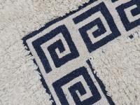 ANGAMA TEXTIL - 🏠​  Alfombra Baño o Exterior entrada casa Absorbente, Suave de Rizo 40x60cm, 100% Algodón Color Crema con diseño CENEFA en azul, 40cm DE ANCHO x 60cm de LARGO - details 1