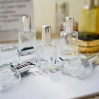 12pcs + 4 Accesorios Botella De Perfume Reutilizable 15ml Con 12 Botellas De Spray 2 Funnel 2 Droppers Portátil Recargable - details 1