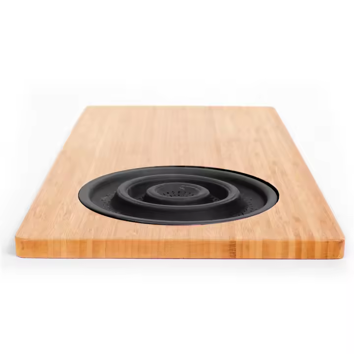 Práctica tabla de cortar hecha 100% de bambú con escurridor para fregadero para mantener tu cocina limpia y ordenada a la vez que cocinas. - 1