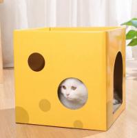 Rascador en forma de casa de cartón amarillo (30x30x30 cm) con agujeros para que tu gato se divierta rascando, explorando y descansando. Su diseño práctico y compacto brinda comodidad y diversión, manteniendo a tu gato entretenido y activo por horas. - details 2