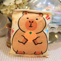 Muñeco De Peluche Kawaii Capybara Con Bolsa De Alimentos Cojín De Tela Suave Para Niños Y Adultos Regalo De Nacimiento Creativo Con 2 Cubos De Capybara - details 2