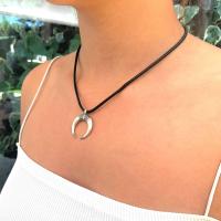 Collar Luna Invertida Étnica en Plata Antigua - Colgante Hombre Mujer Cuerno con Cordón Encerado de Cuero Negro y pinza de Langosta - details 3