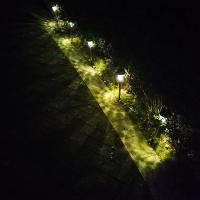 Paquete de 12 luces solares para exteriores, luces LED de doble fuente para caminos de patios y jardines, luz cálida - details 2