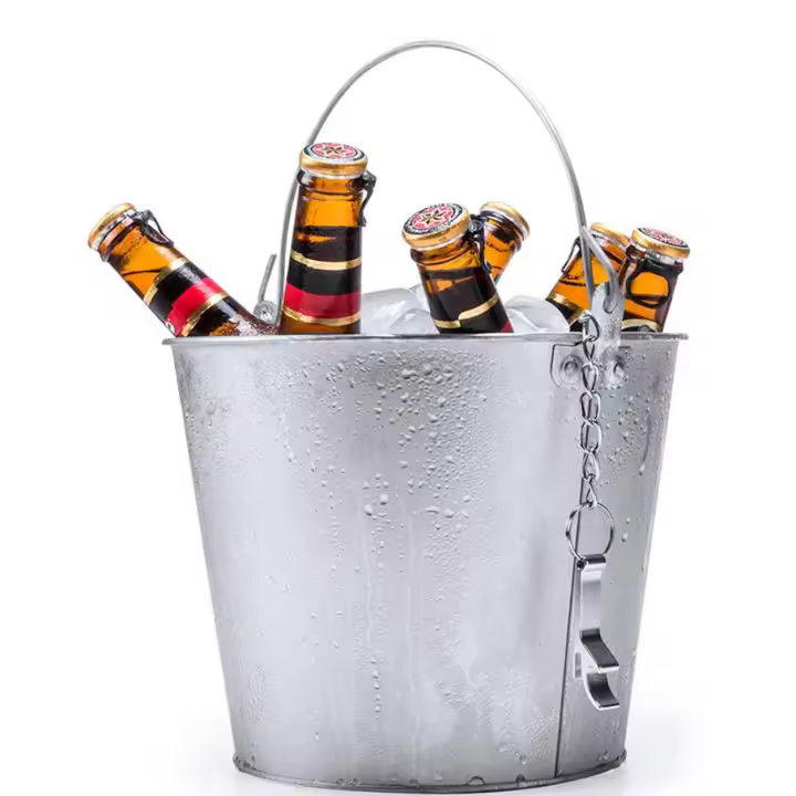 Cubo de Metal para Enfriar Cervezas, vino o cualquier Bebida. Capacidad 6L. con asa de Metal y abridor con Cadena. Medidas 18 cm.-22.5 Ø. Cubitera 100% impermeable perfecta para usar en fiestas, bares y restaurantes. - 1