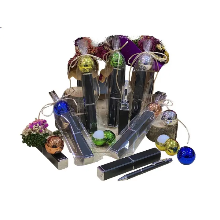Lote de 10 Bolígrafos Antonio Miró de aluminio con un balsamo de labios aroma vainilla surtidos colores con en un elegante estuche de aluminio - regalos para invitados de boda comuniones bautizos aniversarios detalles originales para invitadas de boda - 1