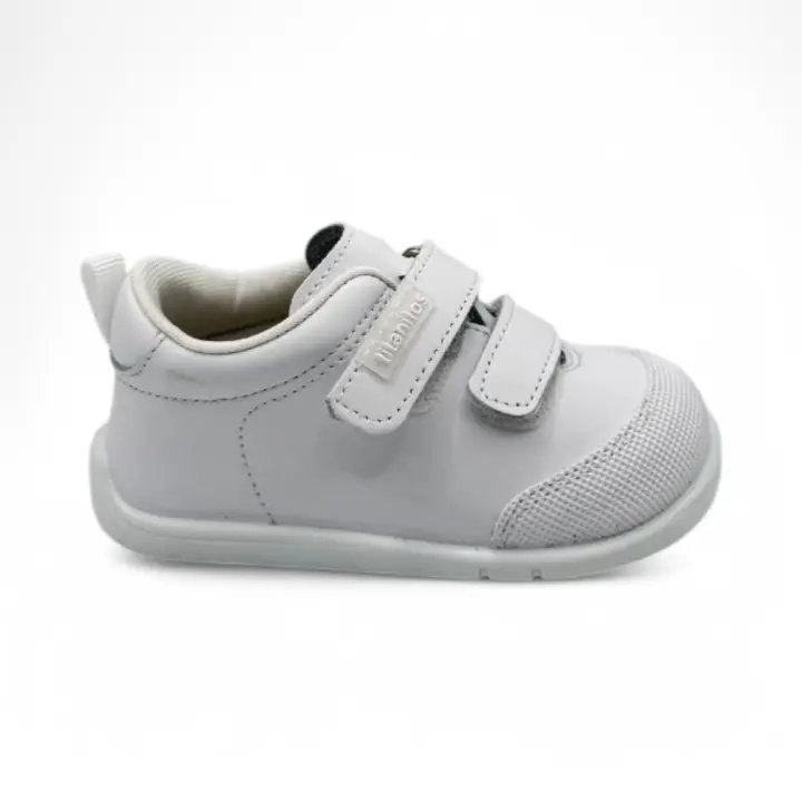 Zapatos marca Titanitos para infantil en color blanco - 1