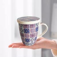 Gissed Tazas de Cerámica con Infusor y Tapa - Diseño Azulejo Vintage, Perfectas para Té e Infusiones - 10 cm Altura, 9 cm Diámetro, con Filtro de Acero Inoxidable - details 0