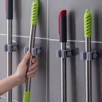 Soporte de escoba montado en la pared Soporte de fregona autoadhesivo Montado en la pared 8 piezas Sin perforación Soportes de clip de escoba para cocina Baño Jardín (Gris) - details 2