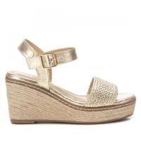 Sandalias plataforma mujer XTI 143828 01 SANDALIA CUÑA PALA GRABADA ORO 35738 25V - details 0